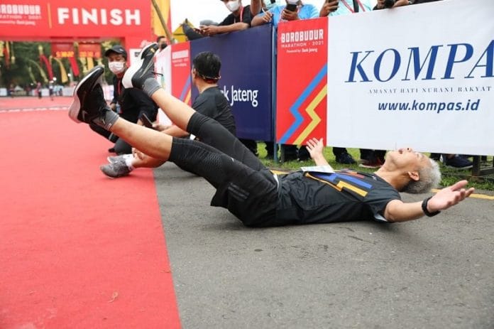 GANJAR FINIS BOROBUDUR MARATHON
