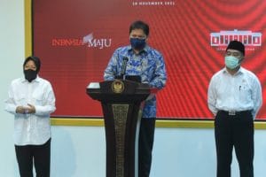 Menko Perekonomian Airlangga Hartarto menjelaskan Pemerintah Siapkan Bansos Pangan Berupa Beras, Ayam dan Telur untuk 3 Bulan/setkab.go.id