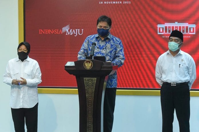 Menko Perekonomian Airlangga Hartarto menjelaskan Pemerintah Siapkan Bansos Pangan Berupa Beras, Ayam dan Telur untuk 3 Bulan/setkab.go.id
