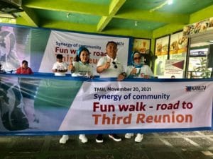 Komjen Pol (Purn) Dwi Priyatno (tengah) bersama alumni SMP 74/istimewa