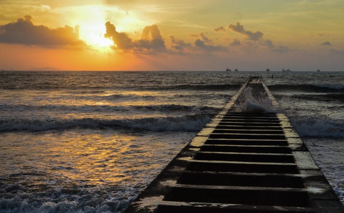 Menikmati Indahnya Matahari Terbit Di Pantai Teluk Penyu Cilacap