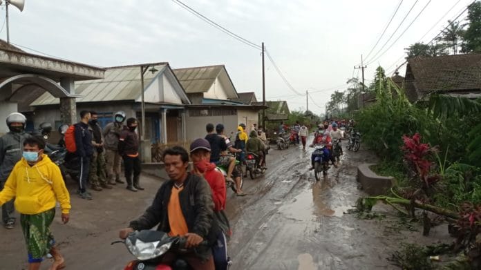 Suasana pedesaan di sekitar Gunung Semeru pasca-erupsi