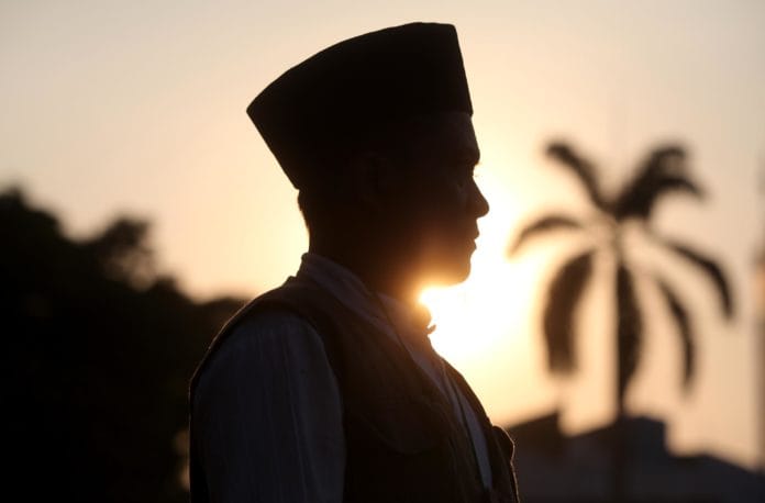 Muslim berangkat salat Jumat