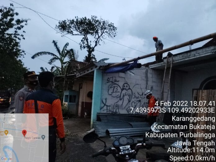 Angin kencang di Purbalingga