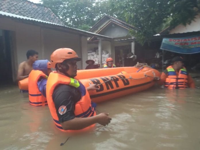 BANJIR DAN TANAH LONGSONG DI PURWOREJO BANJIR DAN TANAH LONGSONG DI PURWOREJO
