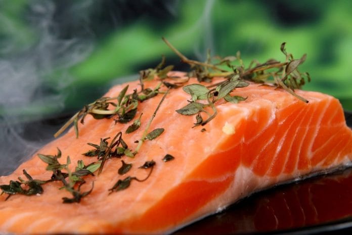 Salmon salah satu makanan sumber vitamin D yang berguna melawan Covid-19. (Pixabay) Salmon salah satu makanan sumber vitamin D yang berguna melawan Covid-19