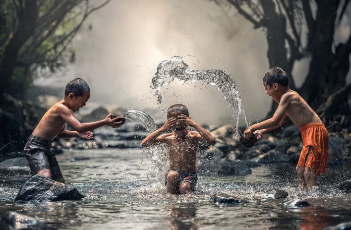 mandi di sungai sebelum ramadhan Mandi di sungai sebelum ramadhan