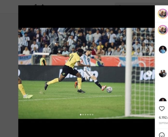 2022-11-22 (4) Lionel Messi dalam sebuah pertandingan.