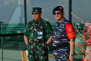 Laksda T.S.N.B. Hutabarat (kanan) dan KASAL Laksamana TNI Yudo Margono