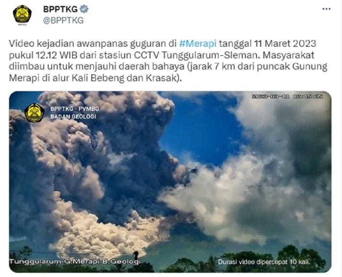 Rekaman Video Detik-detik Gunung Merapi Erupsi 11 Maret Pukul 12.12 WIB Rekaman Video Detik-detik Gunung Merapi Erupsi 11 Maret Pukul 12.12 WIB