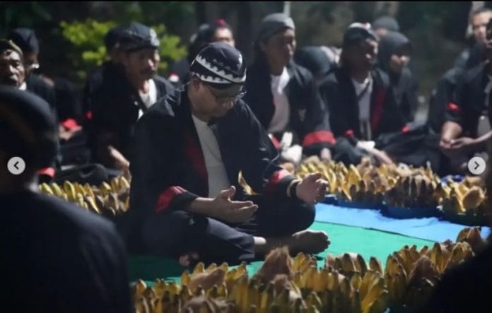 TENTANG ANIES BASWEDAN: Ikut Tirakat di Pesarean Batoro Katong, Di Mana Itu? TENTANG ANIES BASWEDAN: Ikut Tirakat di Pesarean Batoro Katong, Di Mana Itu?