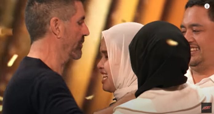 Detik-detik Putri Ariani yang Bikin Simon Cowell Pencet Golden Buzzer dan Penonton Standing Ovation