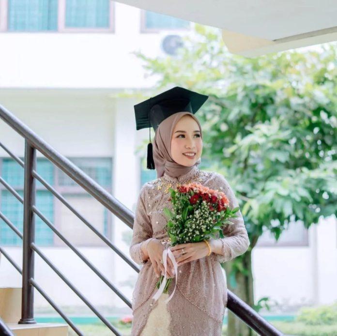 Ilustrasi mahasiswa usai wisuda.