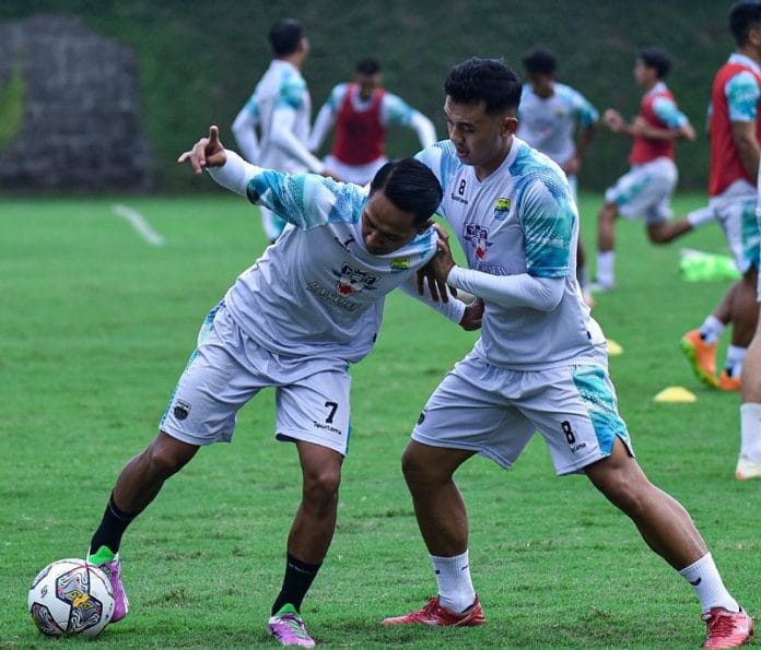 persib latihan Latihan Punggawa Persib jelang laga perdana Liga 1 2023/2024.