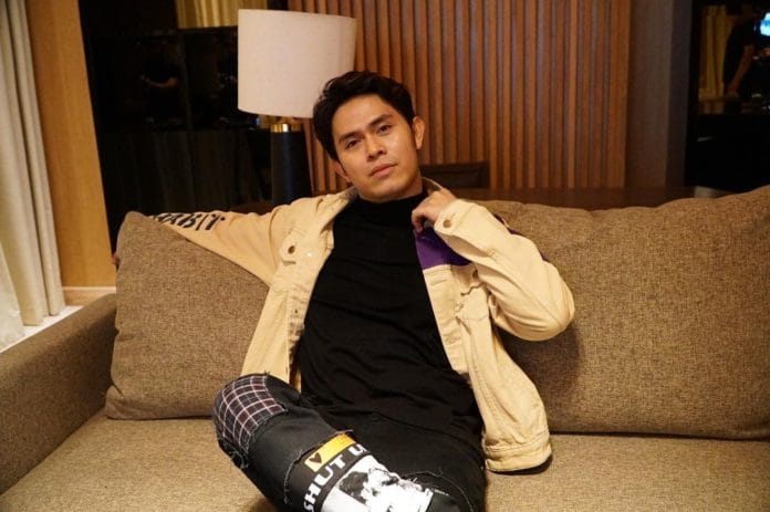 Asli Bikin Pangling, Bongkar Foto Jadul Cakra Khan, Netizen Salfok Sama Rambutnya Naruto