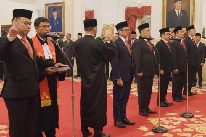 PELANTIKAN MENTER dan WAMEN Pelantikan Menteri dan Wakil Menteri