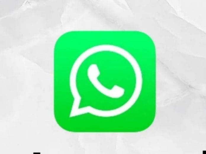 Ilustrasi WhatsApp yang menjadi sarana untuk penipuan dengan modus operandi mengirimkan undangan pernikahan melalui APK atau Pdf