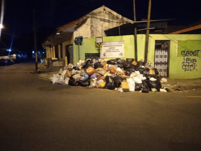 Gunungan sampah liar yang dibuang sembarangan di kawasan Yogyakarta. (Istimewa)