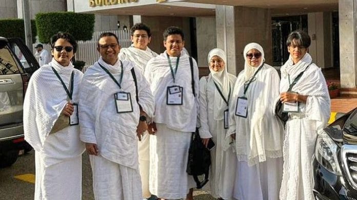 Anies Baswedan menunaikan ibadah haji