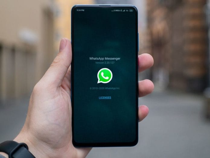 Trending Topic di Twitter, Benarkah Whatsapp Error