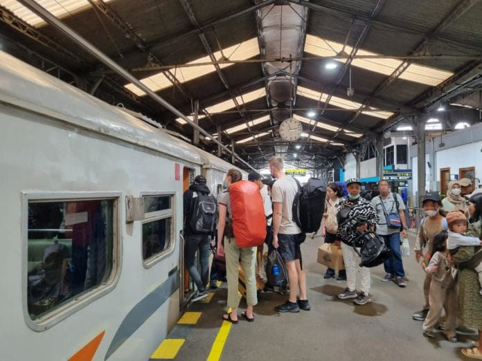 Foto ilustrasi. Suasana para penumpang memasuki gerbong kereta api. PT KAI Daop 6 Yogyakart. (Sumber: daop 6 Yogyakarta)