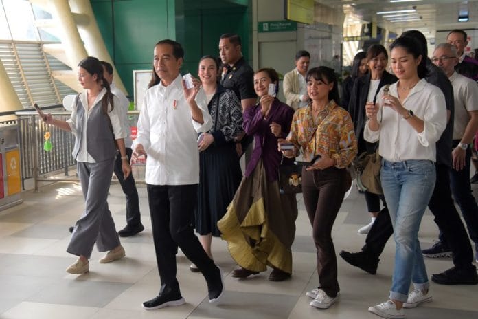 Jokowi, senima dan LRT