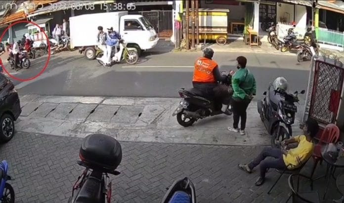 Biadab, Pelajar Siram Air Keras ke Muka Siswa Lain di Pisangan Lama 3 Jakarta Timur (tangkapan layar)