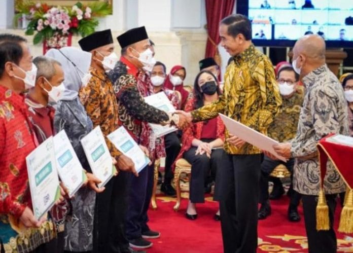 JOKOWI UMKM Presiden Joko Widodo (Jokow) dan pengusaha UMKM.