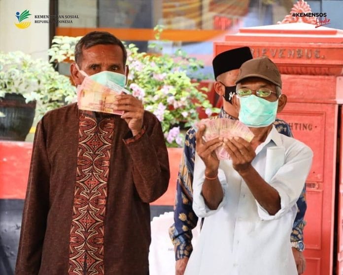 Kapan Bansos PKH dan BPNT Agustus 2023 Tenyata Ini Jadwal Lengkapnya Ilustrasi penerima bansos PKH dan BNPT Agustus 2023