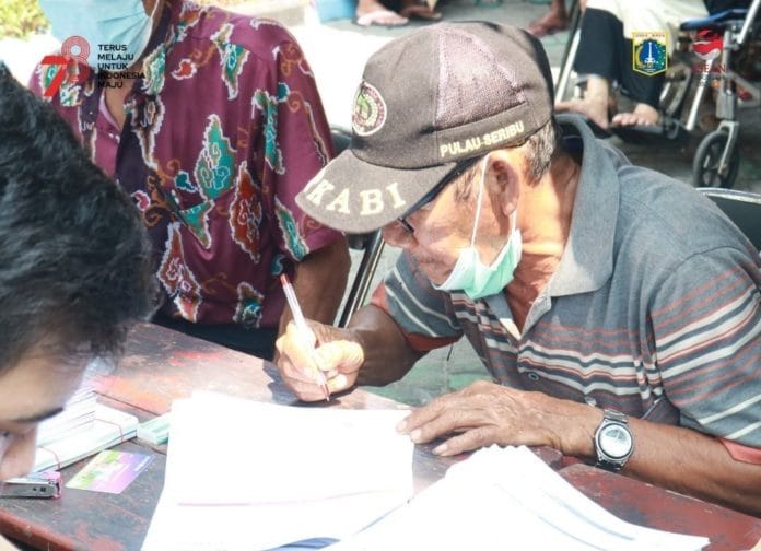 Lansia penerima KLJ tahap 2 2023 di Kepulauan Seribu