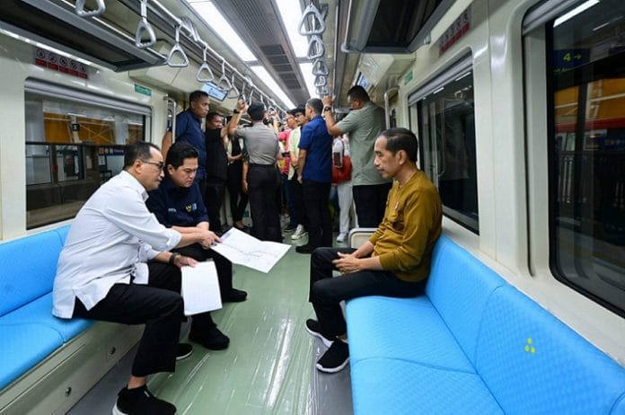 Begini Kata Jokowi Setelah Ikut Uji Coba LRT Jabodebek: Gak Usah Tergesa-gesa