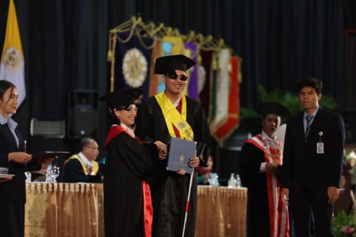 Alexander Farrel Rasendriyo Haryono Alexander Farrel Rasendriyo Haryono lulus UGM