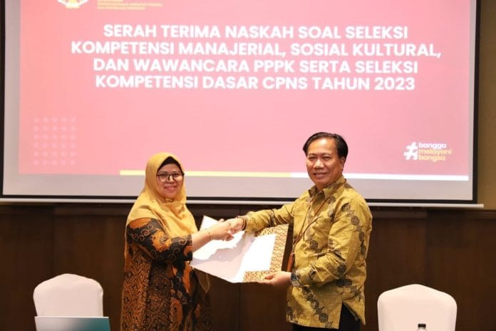 Prosesi serah terima naskah soal CPNS 2023 yang dihadiri tim dan anggota Panitia Seleksi Nasional (Panselnas) dari BKN, BSSN, BPKP, dan BRIN.
