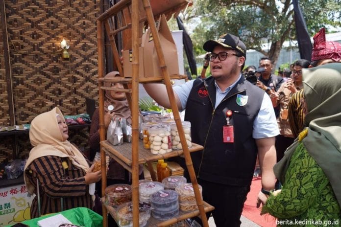 Bupati Kediri Handhito Himawan Buoati Kabupaten Kediri, Handhito Himawan