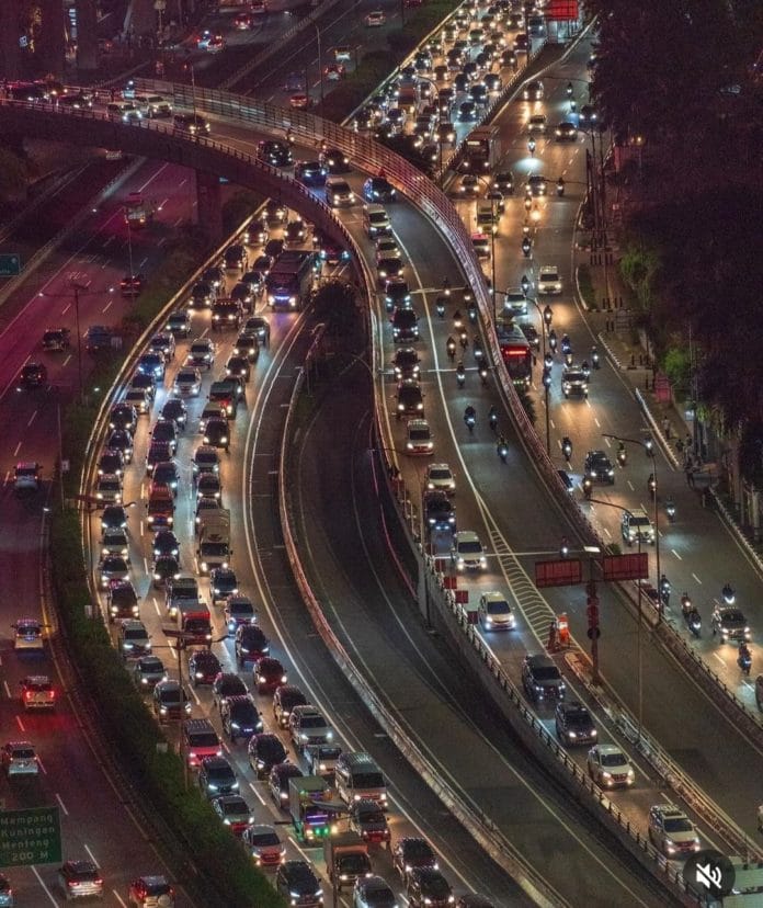 Ruas Jalan di sepanjang Jalan Gatot Subroto Jakarta (Akun Instagram M.Utomojati)