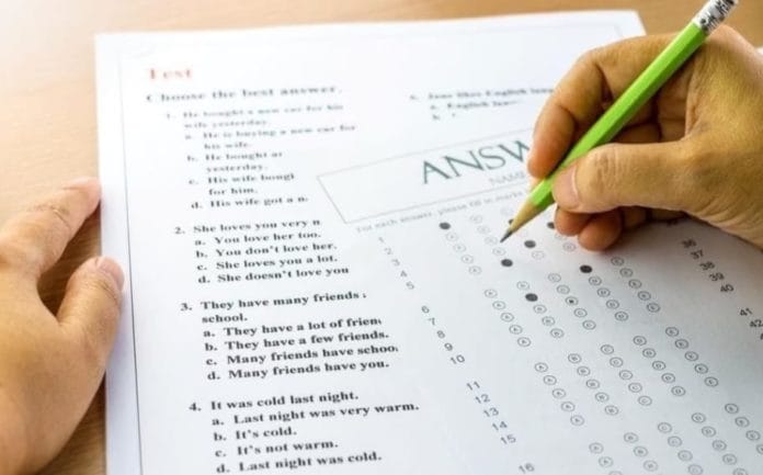 Ilustrasi tes TOEFL. 15 Instansi Wajib Tes TOEFL di Pendaftaran CPNS 2023, Ini Skor Minimal Kamu Harus Lolos (Shutterstock)