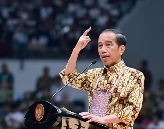 Prabowo Subianto Cekik Wamen? Jokowi: Tidak Ada Peristiwa Itu, Masa Nyekik?