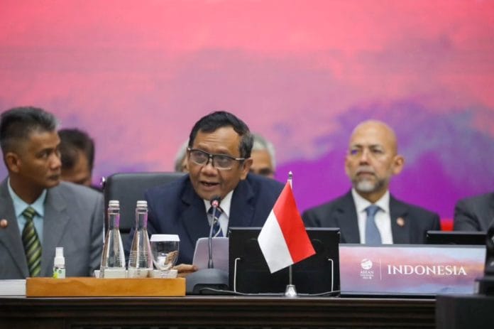 Intip Biodata Mahfud MD Profil Cawapres Ganjar Pranowo, Tenyata Punya Background Guru Agama