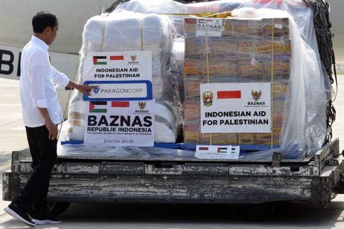Presiden Jokowi Lepas Bantuan Kedua Indonesia untuk Warga Palestina di Gaza Seberat 21 Ton Presiden Jokowi Lepas Bantuan Kedua Indonesia untuk Warga Palestina di Gaza Seberat 21 Ton