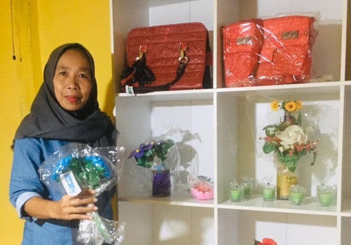 Salbiawati, Nasabah PNM Mekaar, yang Daur Ulang Sampah Anorganik jadi Bisnis Salbiawati, Nasabah PNM Mekaar, yang Daur Ulang Sampah Anorganik jadi Bisnis