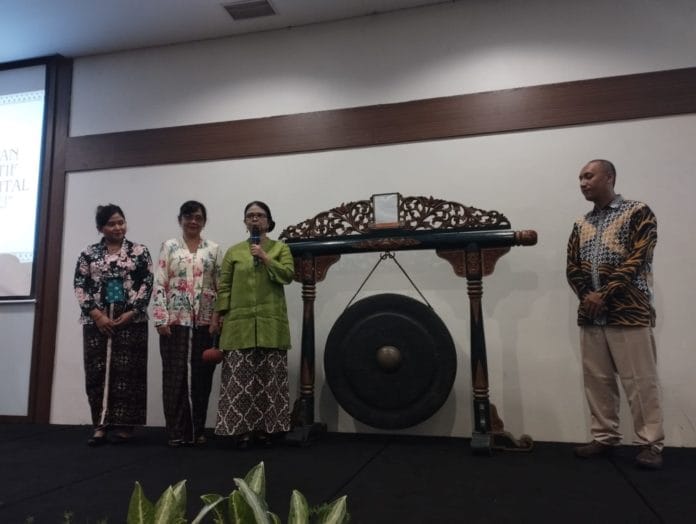 G.K.B.R.A.A. Paku Alam DIY saat pemukulan gong launching Truwelu