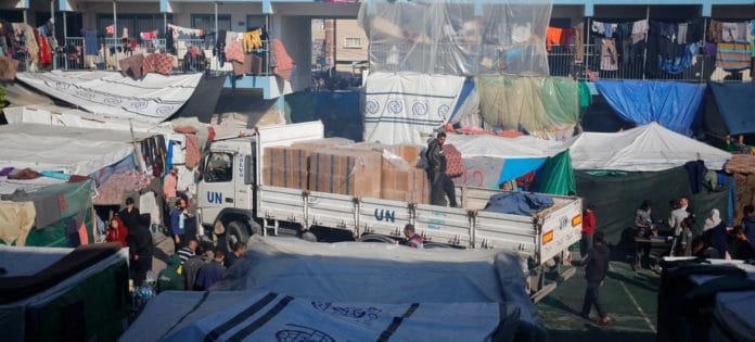 Pusat pengungsian warga Palestina di sebuah sekolah di Gaza. Tempat pengungsian di Gaza