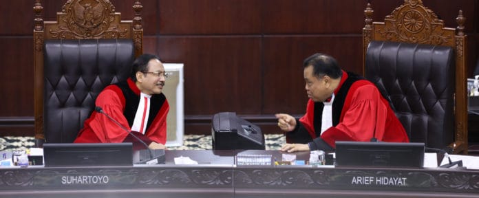Hakim MK Ketua MK Suhartoyo dan Hakim Konstitusi Arief Hidayat.