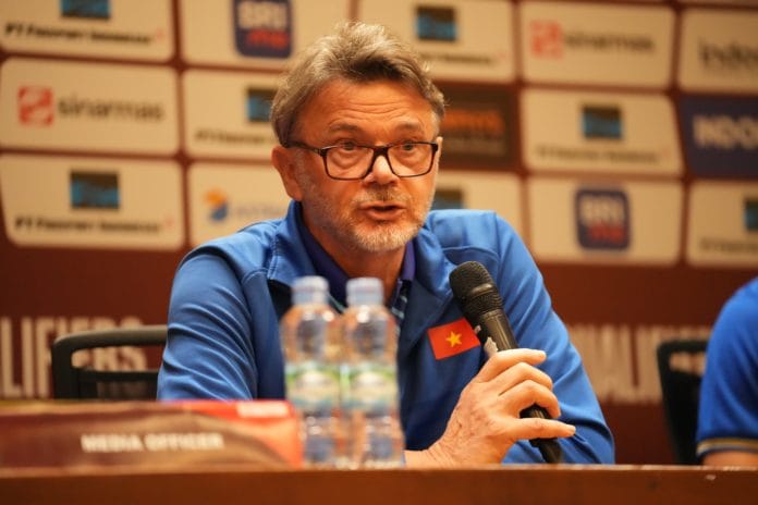 Pelatih Vietnam Philippe Troussier