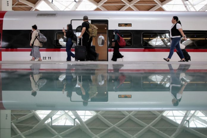 Saat Lebaran Penumpang Kereta Cepat Whoosh Naik 30 Persen