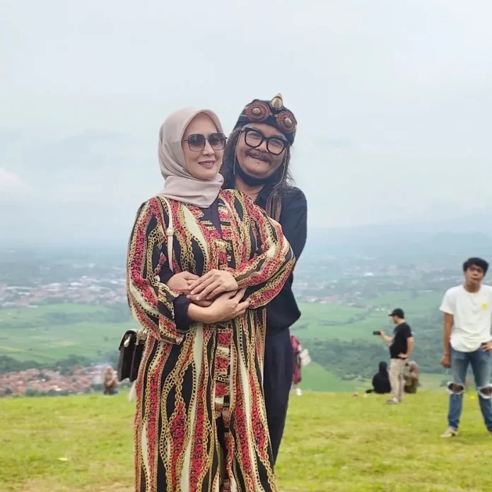Jhonny Iskandar dan isterinya, Nurhayati Bilqis.