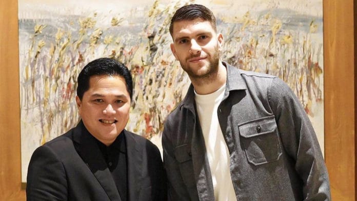 Marteen-Paes-dan-Ketua-Umum-PSSI-Erick-Thohir.