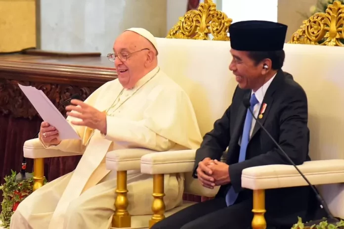 Presiden Joko Widodo (Jokowi) dan Paus Fransiskus