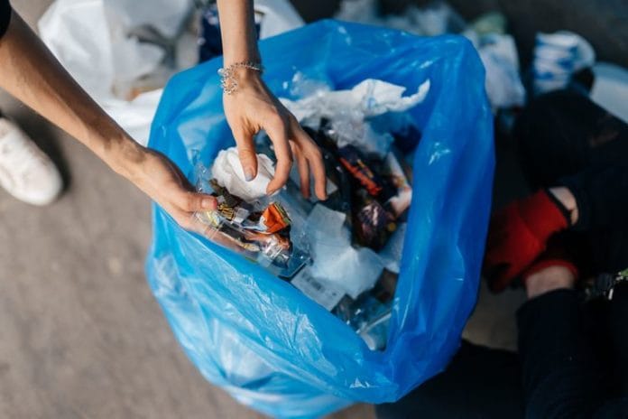 Sampah kantong plastik./citarumharum.jabarprov.go.id