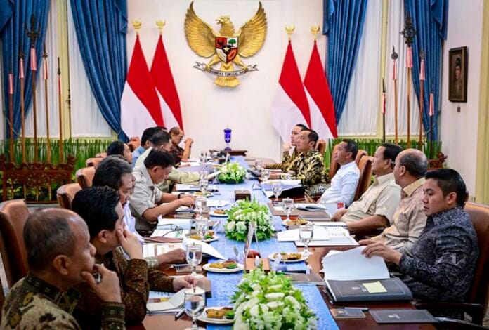 Presiden Prabowo Subianto memanggil sejumlah menteri dan satuan tugas (satgas) hilirisasi guna membahas tindak lanjut proyek prioritas hilirisasi senilai US$45 miliar di berbagai sektor strategis